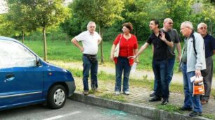 Cesano, via De Medici senza paceDanni a 20 auto, furti e vetri rotti