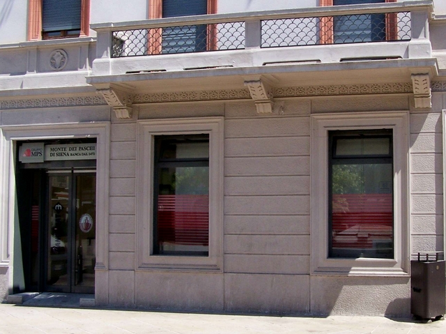 Seregno: bancomat ”otturato”per sottrarre i soldi prelevati