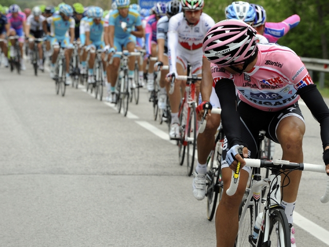 Giro d’Italia, pioggia e blocchi:traffico in tilt nel Vimercatese