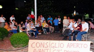 Lissone, il consiglio comunaletrasloca davanti al municipio