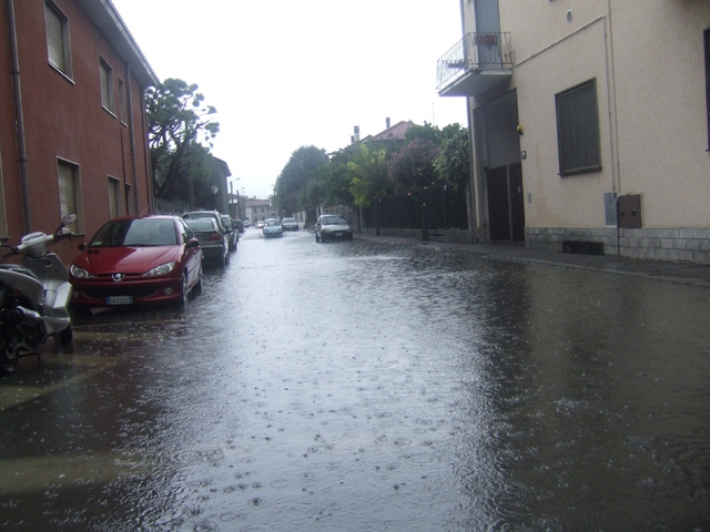 Bovisio, pioggia improvvisae la città finisce sott’acqua