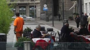 Monza, il bar in piazza del politicofa spostare un banco del mercato