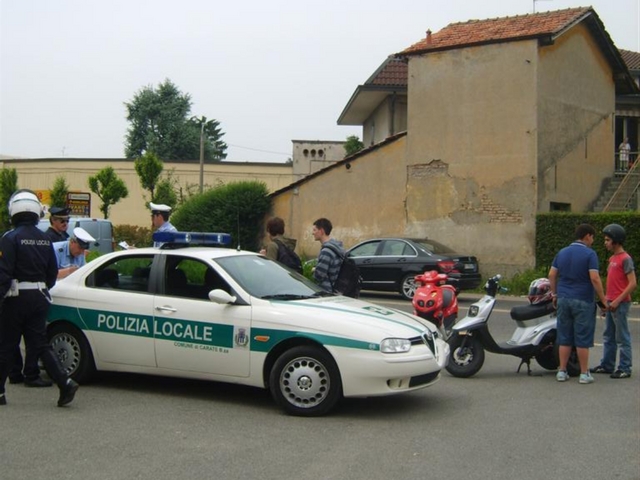 Carate, scontro tra auto, motoe bici: uomo in prognosi riservata