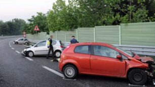 Valassina: esce di stradae viene travolto da un’auto