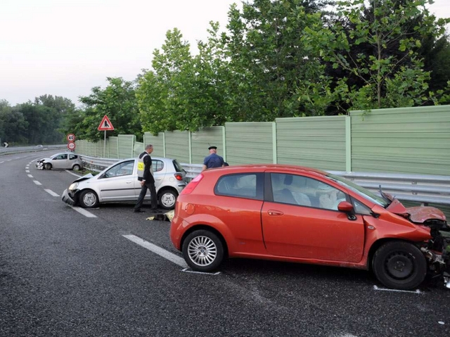 Valassina: esce di stradae viene travolto da un’auto