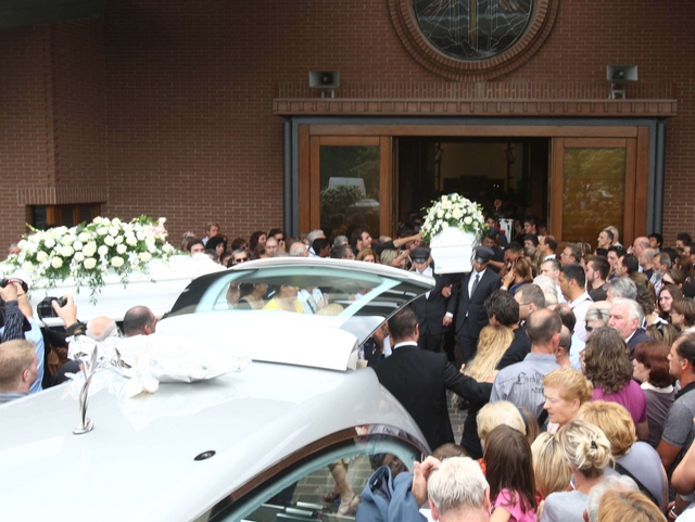 Brugherio, addio ai fratelli ChiodiCentinaia di persone ai funerali