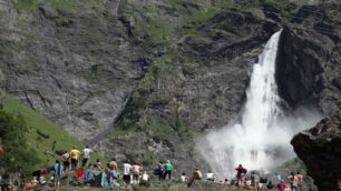 Weekend con le cascate del Serio,la fiera Creattiva e i Mercatanti