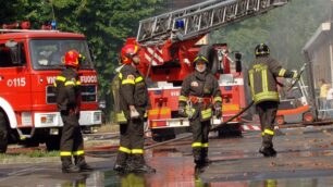 Incendio nella concessionariaVigili del fuoco a Vimercate