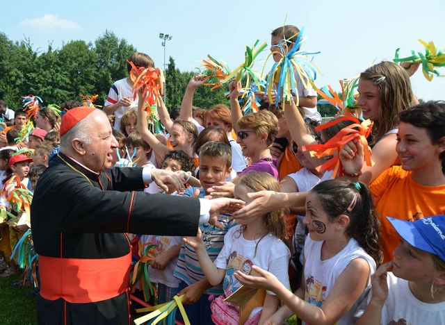 Il cardinale Tettamanzi ad AgrateCon i ragazzi per il Vismara day