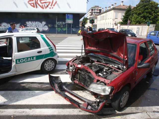 Monza, scontro all’incrocioFeriti e traffico nel caos