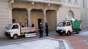 Seregno, sfonda finestrino autoper rubare soldi: arrestato