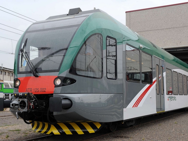 Trenord, vandali ancora in azioneVetri infranti, treni inutilizzabili