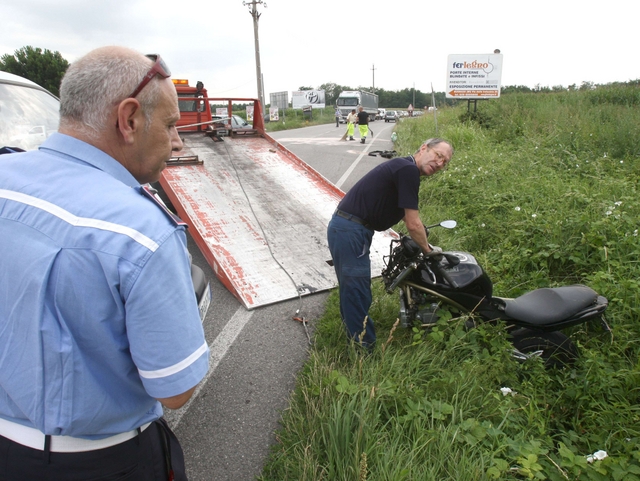 Scontro sulla Sp2 a BusnagoMorta motociclista di 32 anni