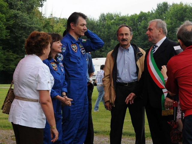 Paolo Nespoli arriva in dirigibile,c’è tutta Verano ad accoglierlo