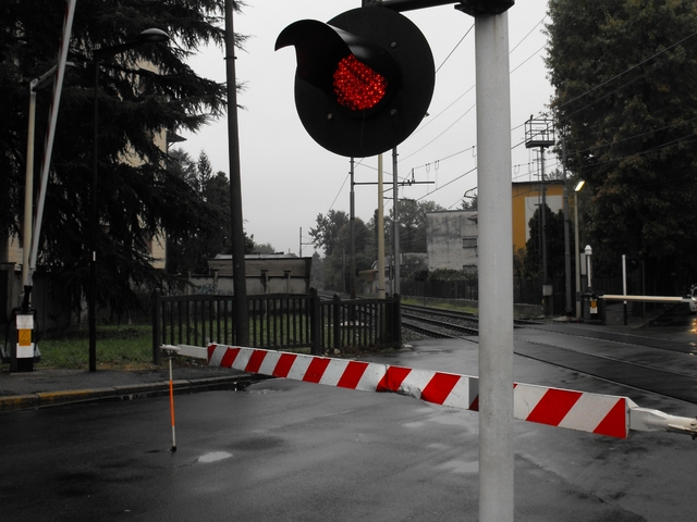 Bovisio, muore sotto un RegionaleLinea Trenord bloccata per ore