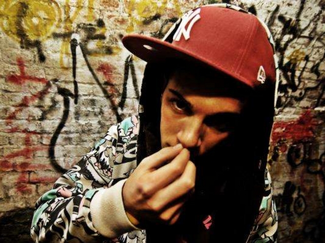 Emis Killa, rap made in VimercateContratto con Carosello Records