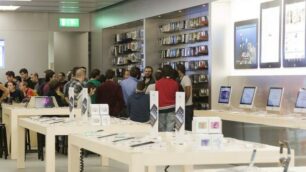 Piccoli registiall’Apple Store di Orio