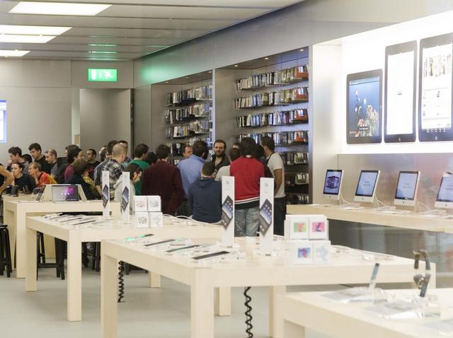 Piccoli registiall’Apple Store di Orio