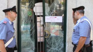 Monza, folle corsa nella notteAuto si schianta contro un bar