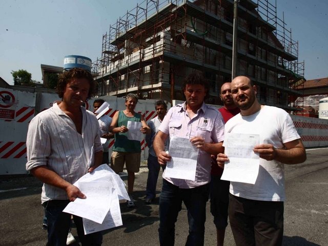 Un presidio permanente a MonzaProtesta degli operai Emmezeta