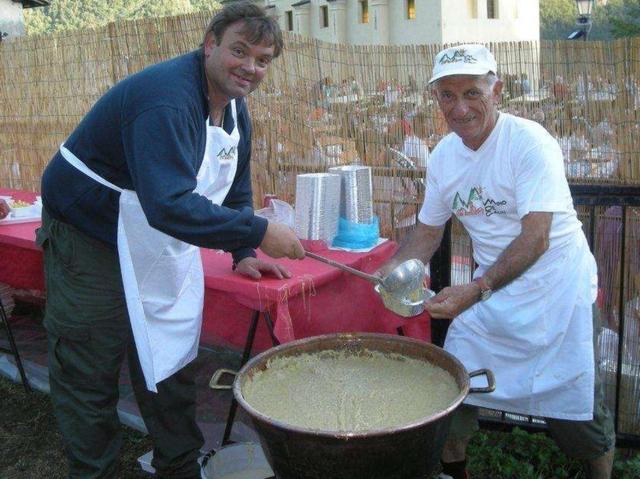 Taragna in piazzaa Moio de’ Calvi