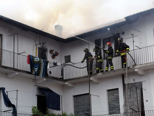 Sette famiglie ancora sfollatedopo l’incendio a Cascina Gaeta