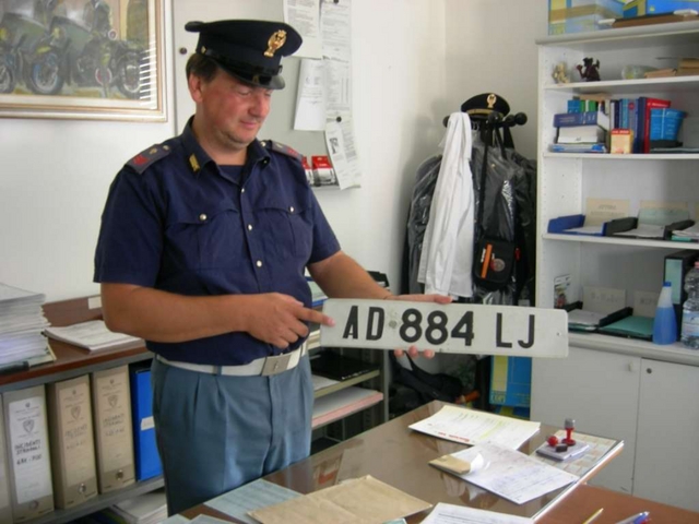 Seregno, condannato a tre mesiper una targa «fai da te»