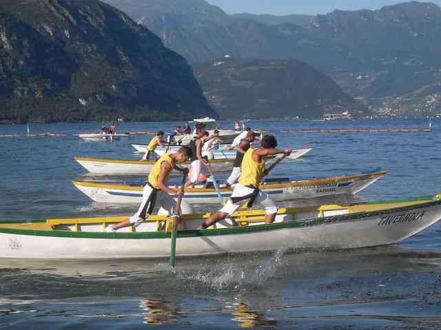 A Tavernola finalissima dei naèccCon fuochi d’artificio e polenta