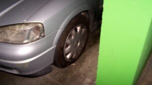 Seregno: ancora gomme bucatein piazza Risorgimento