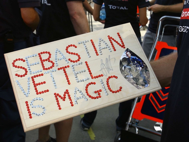 F1, in notturna vince VettelAlonso (terzo) resta in vetta