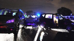 Crash tra 4 auto nella notteMilano-Meda, viabilità in tilt