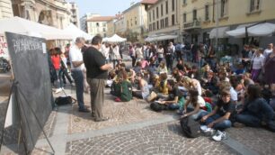 Isa: lezione in piazza per protesta«Una soluzione o anno a rischio»