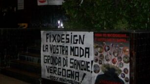 Carate: Fixdesign, blitz animalisti«La vostra moda gronda sangue»