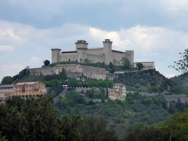 Archeologi da Biassono a SpoletoTrovati reperti alla rocca Albornoz