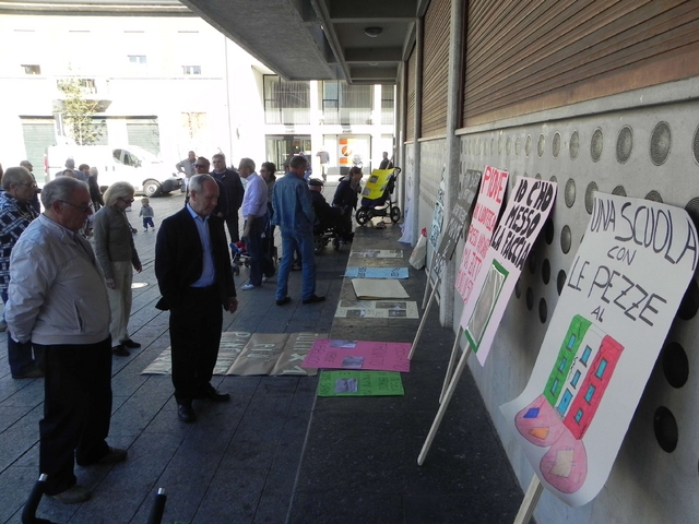 «Mamme indignate» a LissoneSlogan in piazza con nonni e papà