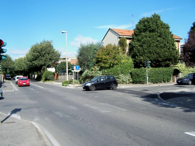 Seregno: ubriaco su un camiontampona auto e poi scappa