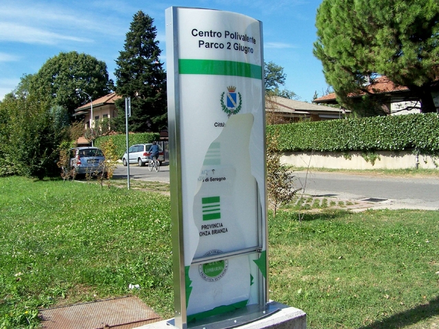 Seregno: “totem” alla Porada,appena posato è stato distrutto