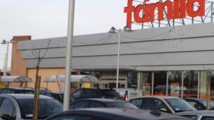 Nova: supermercato inaugurail nuovo centro commerciale