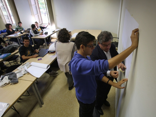 Monza, 100 studenti in CascinaIsa a San Fedele, senza lavagne