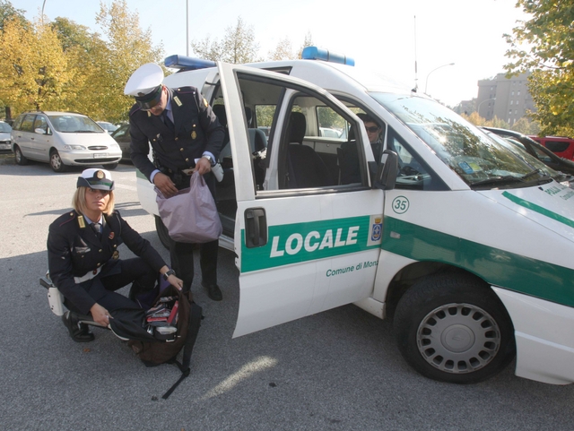 Ambulanti all’ospedale, nuovo blitz Una denuncia e merce sequestrata