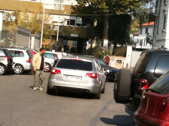 Monza, i parcheggiatori abusiviche piacciono tanto agli avvocati