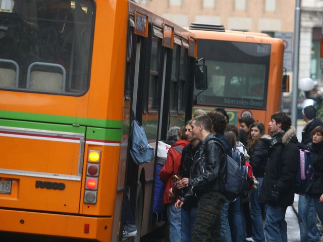 Scuole, le regole per sopravvivereBus navetta e permessi speciali