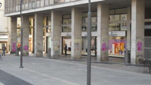Monza: i muri deturpatidai manifesti abusivi