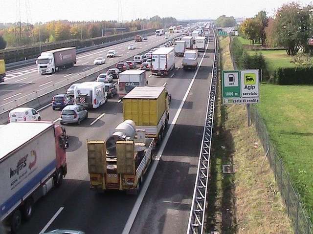 Incidente tra Agrate e MonzaA4 in coda, consigli di Autostrade