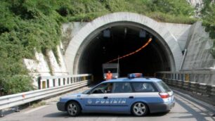 Lecco, rubano rame in galleriaDenunciati due giovani brianzoli
