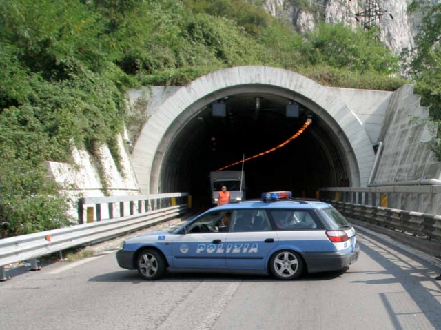Lecco, rubano rame in galleriaDenunciati due giovani brianzoli
