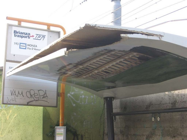 L’attesa in mezzo al degradoViaggio tra le fermate di Monza