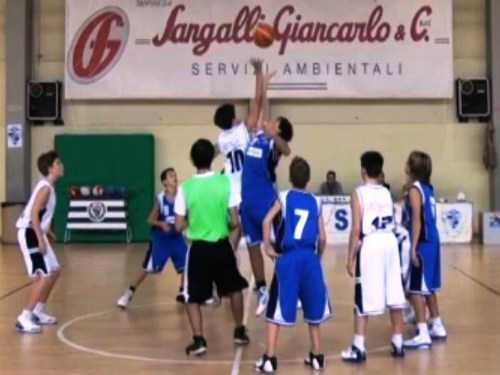 Forti e Liberi 1878 va a canestroL’Under 13 debutta con emozione