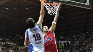 Eurolega, Cantù non sbaglia
L’Olympiacos dietro di un punto