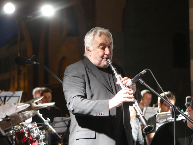 Paolo Tomelleri, maestro di jazzin concerto con allievi Appiani
